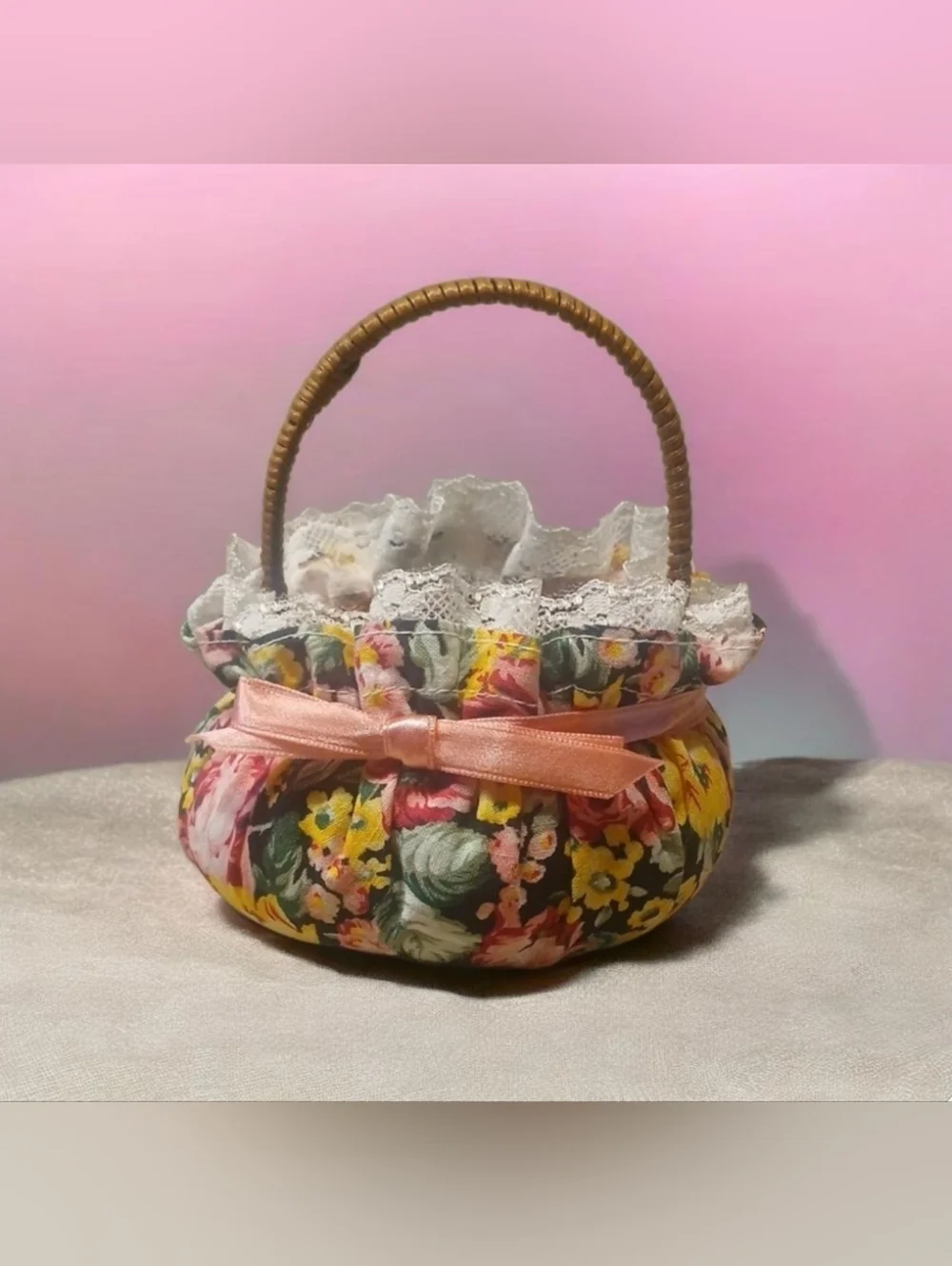 🧹Avon Victorian Rose Garden Basket | With Box & Scented Petals - Picture 1 of 6